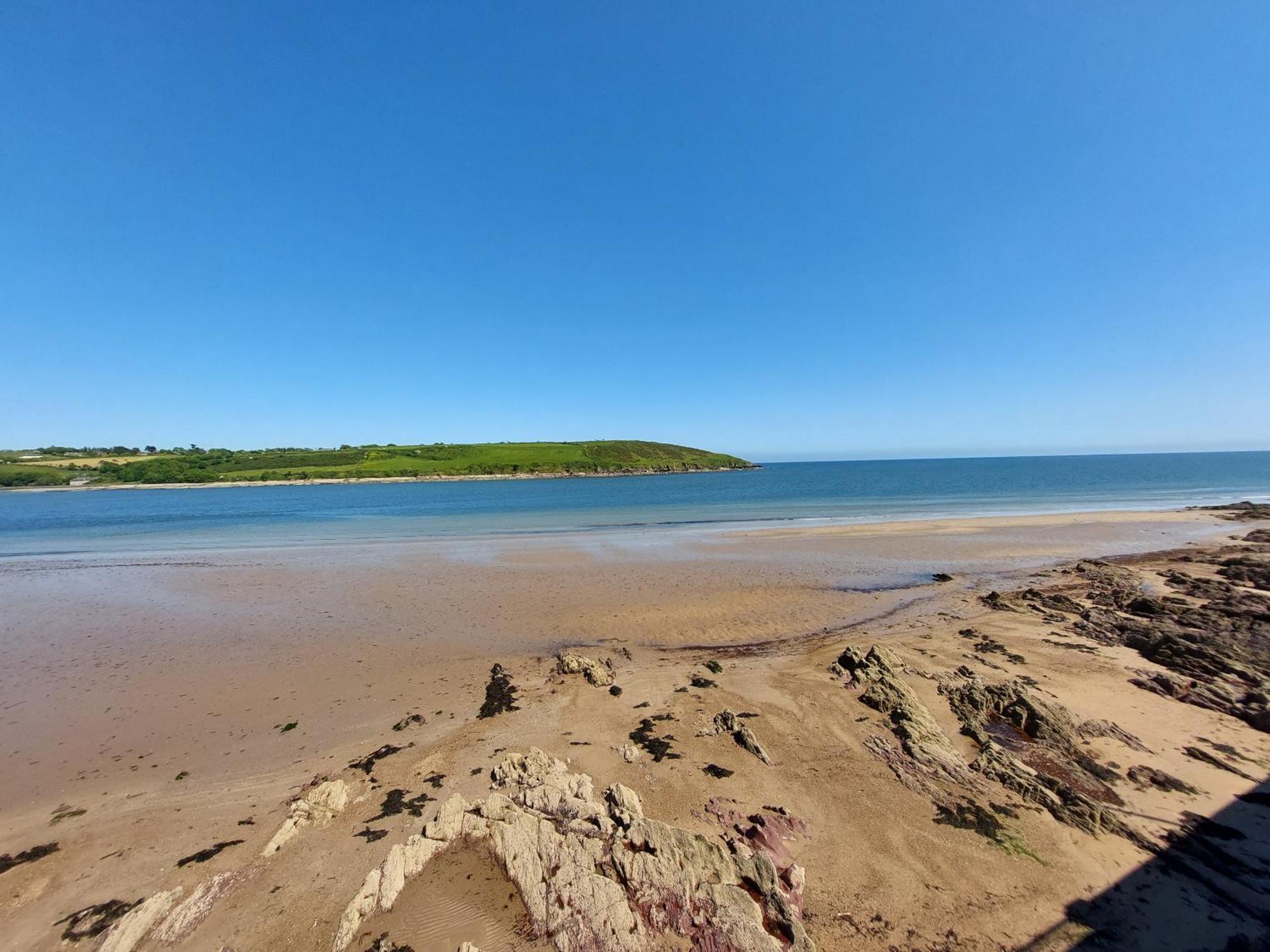 Sea Whispers - My Charming Costal Retreat In Йол Экстерьер фото