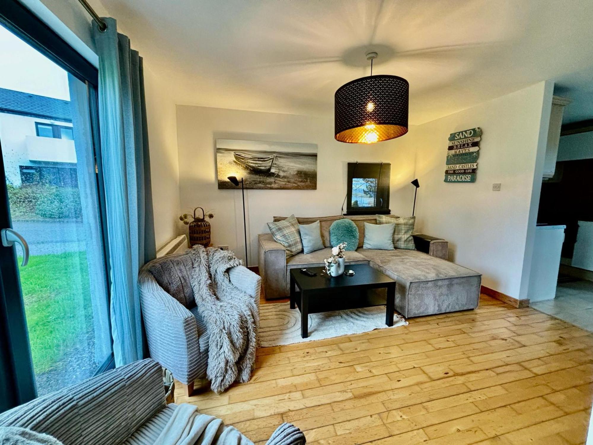 Sea Whispers - My Charming Costal Retreat In Йол Экстерьер фото